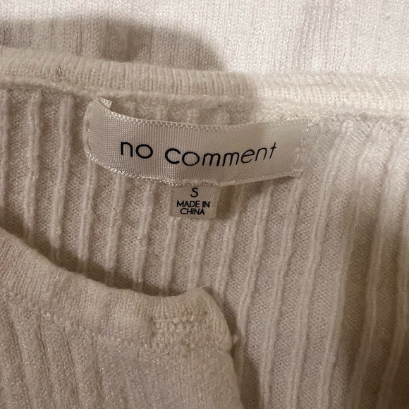 🧡 5 for $25 🧡 top with pearl buttons - Picture 3 of 3